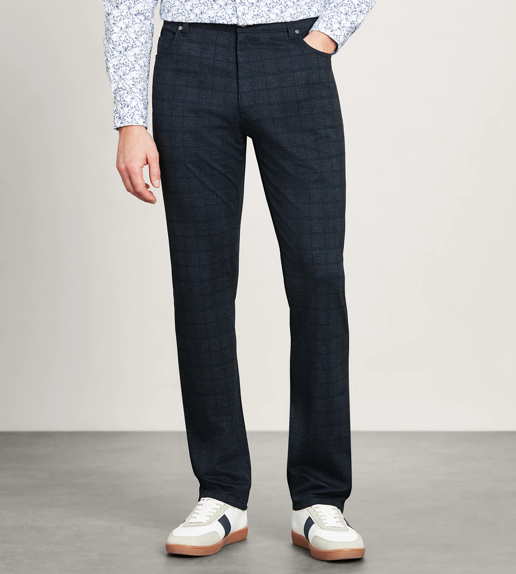 Modern Fit 4-way Stretch 5-Pocket Check Casual Pant
