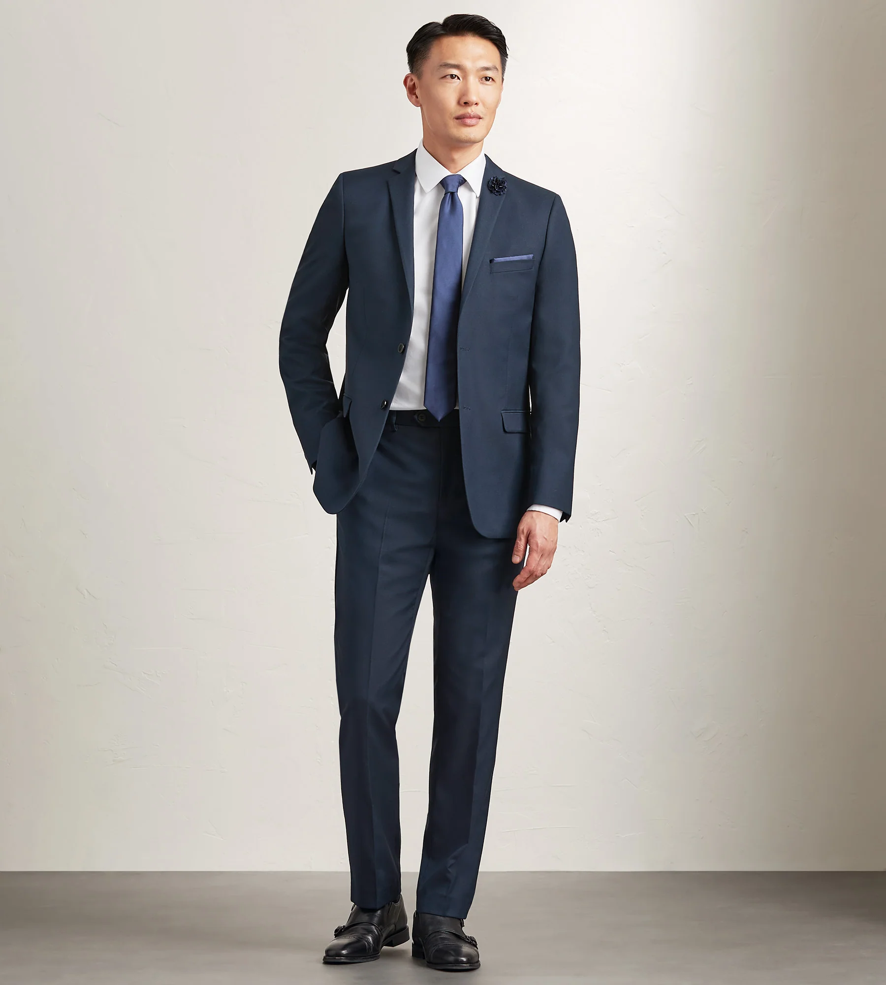 Modern Fit Solid Suit
