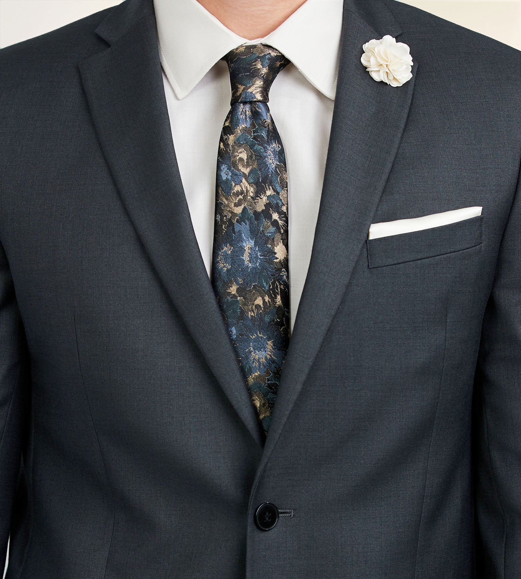 Modern Fit Solid Suit