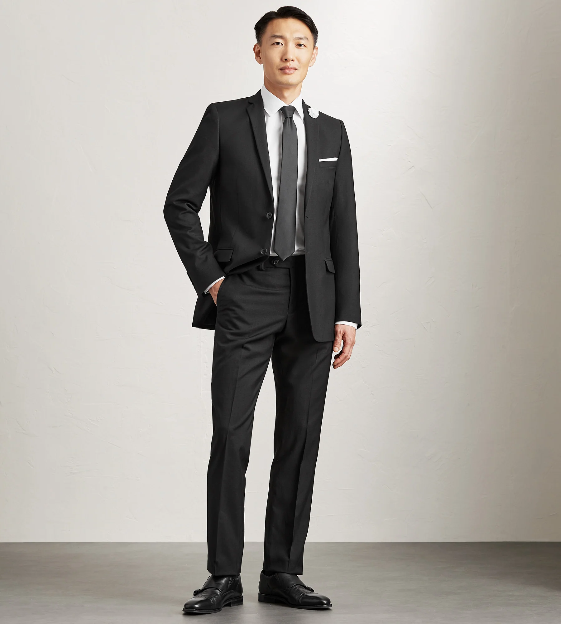 Modern Fit Solid Suit